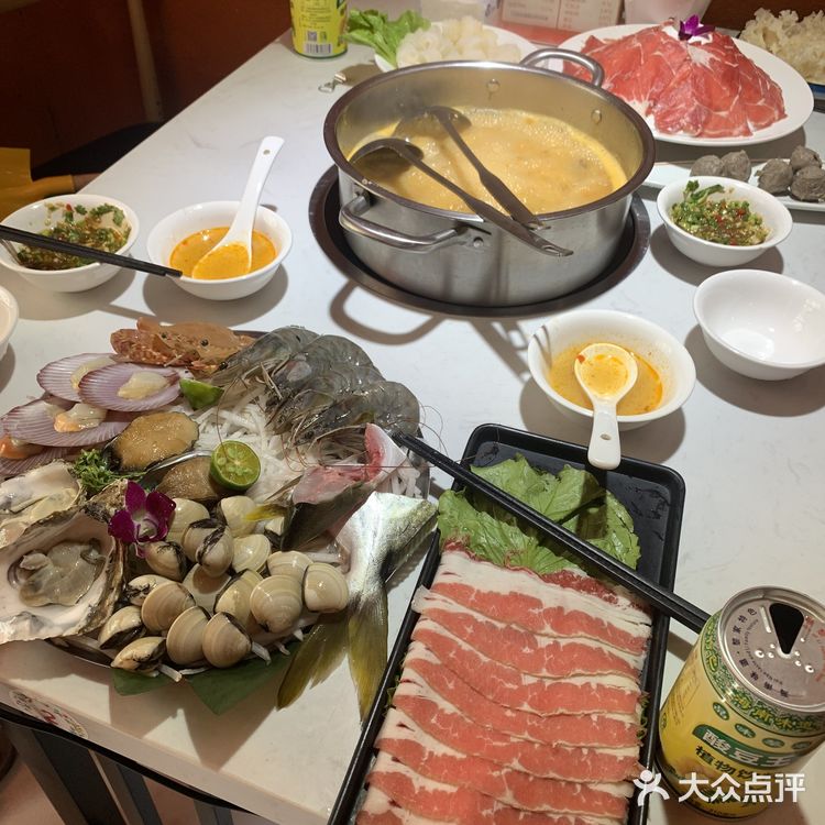 来三亚旅游的第一天就爱上了海南糟粕醋火锅😍😍