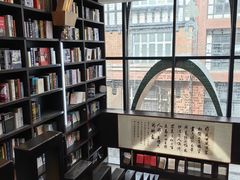 -钟书阁(松江泰晤士小镇店)