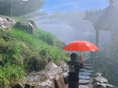 -雪山彩虹谷景区