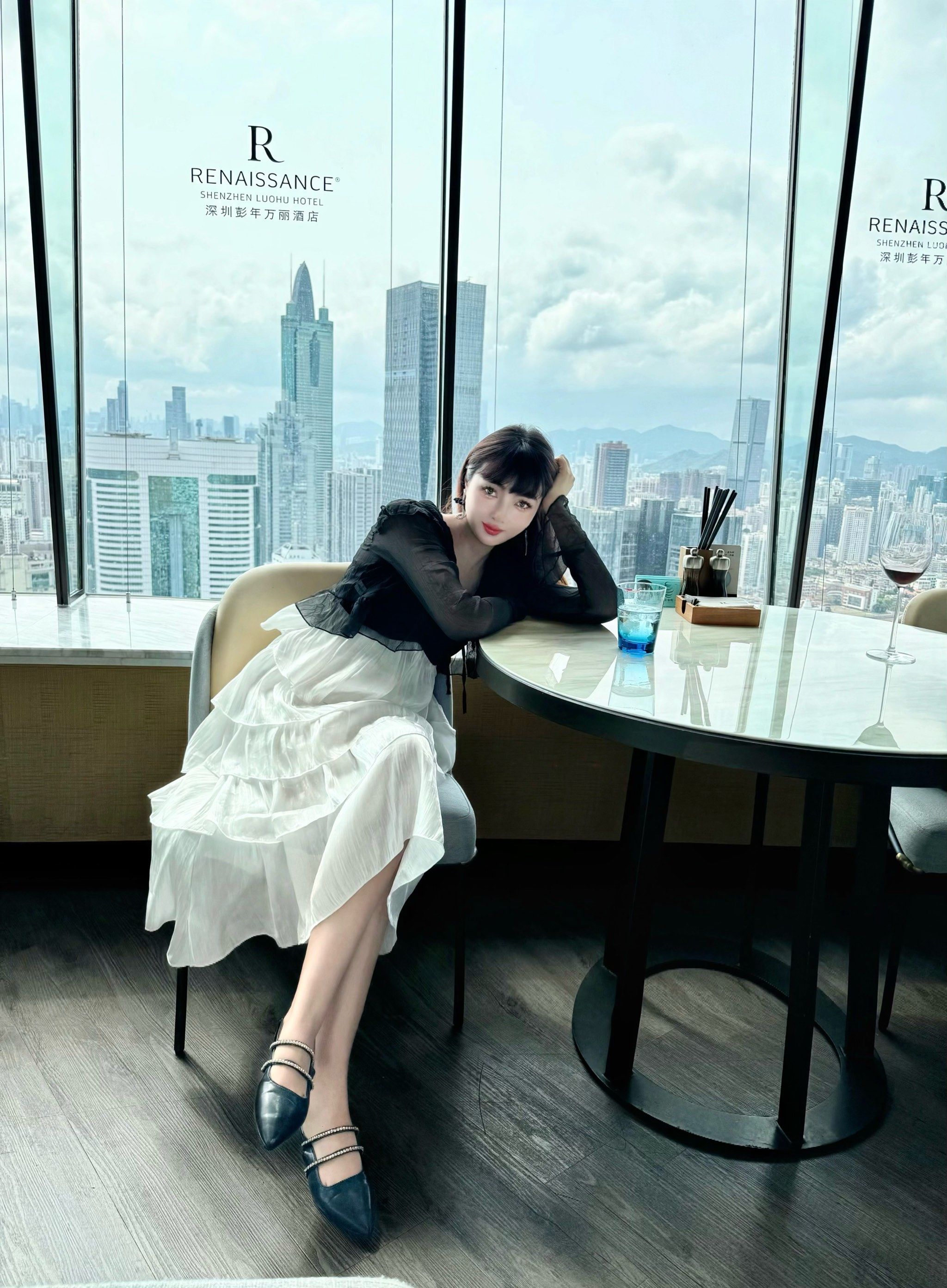 深圳50楼旋转自助餐