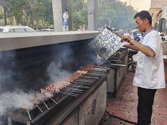 -烤肉小伙烤肉店