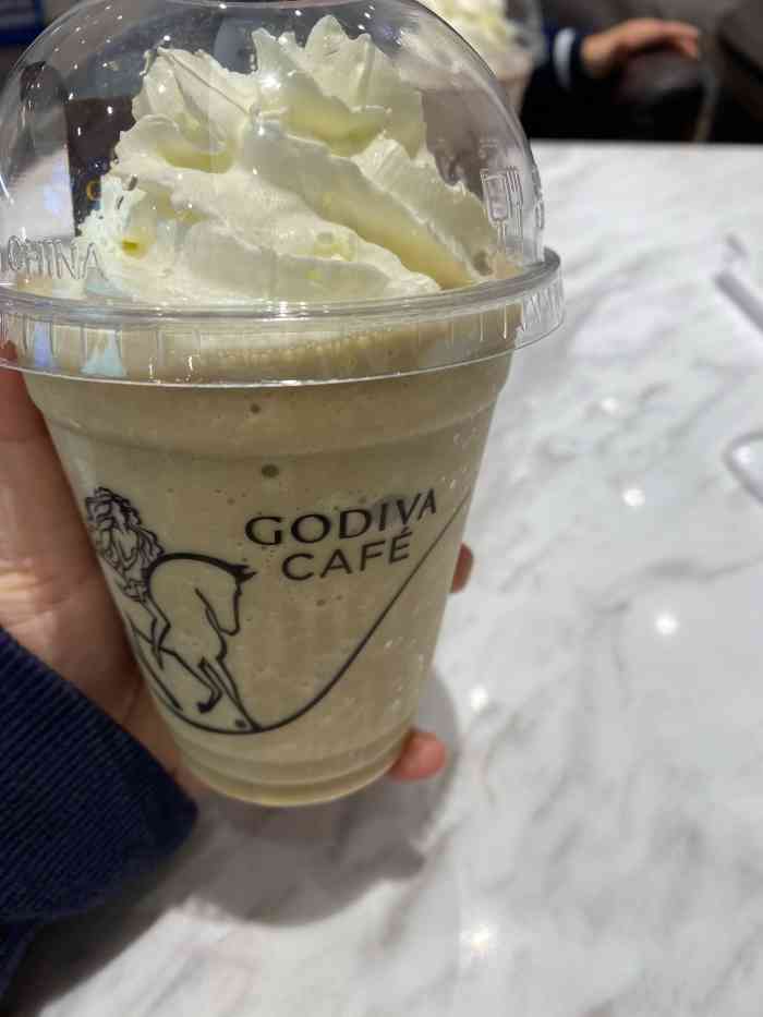 我比较喜欢咖啡味的奶昔,娃喜欢巧克力味的.