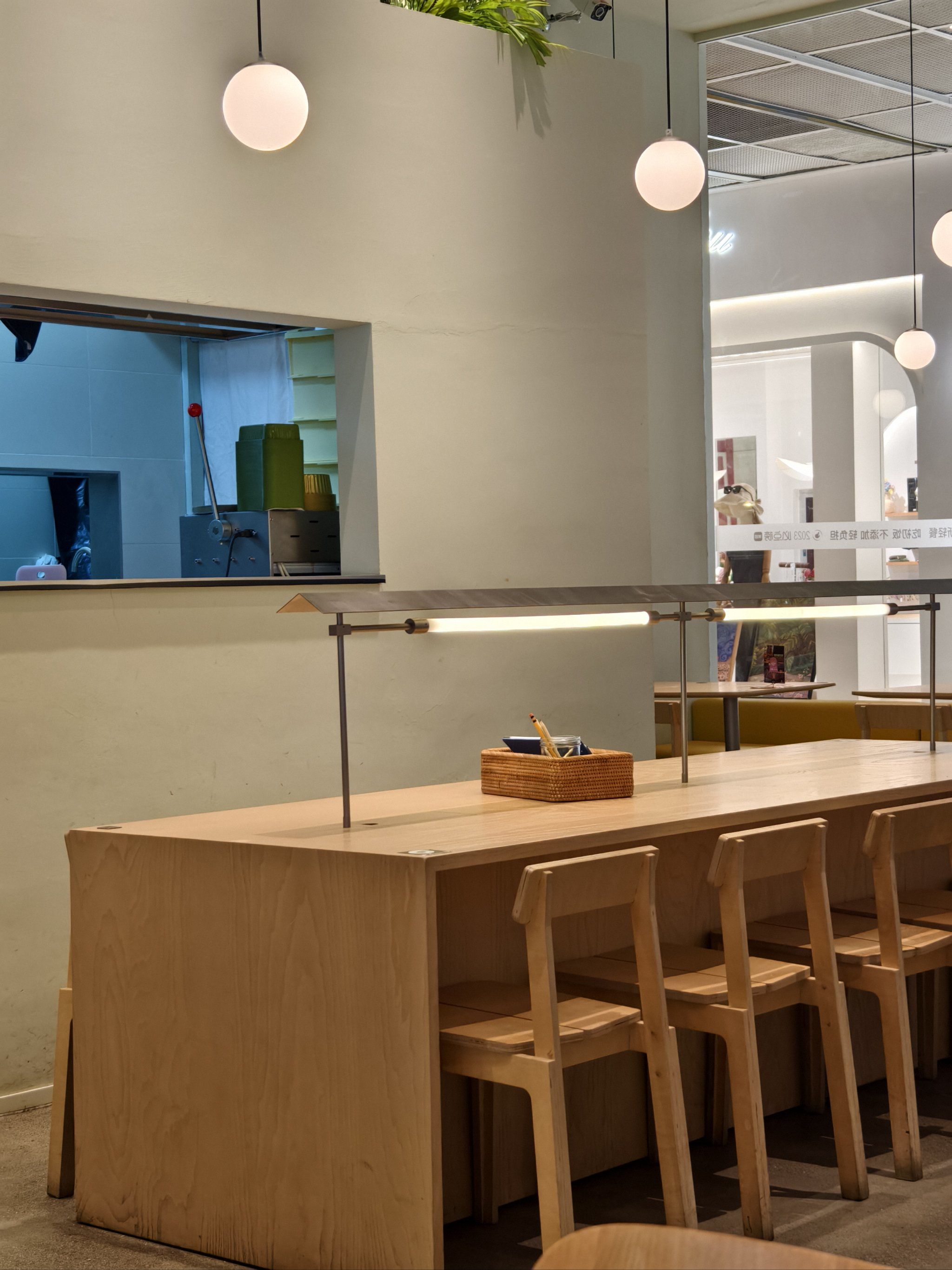 红房子新开的极简风餐馆设计