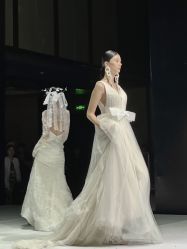 -Renee芮亦婚纱(原丽莎)