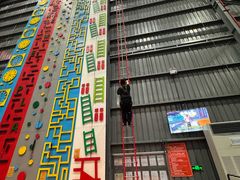 -极限PLAY运动娱乐新世界·团建派对表演休闲馆·室内高空游乐园