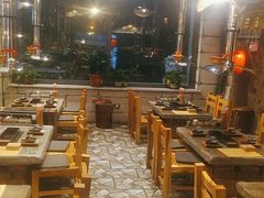 大堂-破瓦寒窑·地摊烤羊排