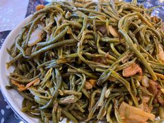 黑猪肉炒干豆角丝-王村姑老土炕莜面村(桥东店)