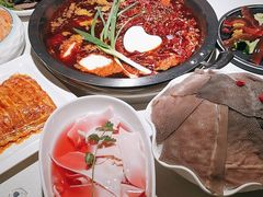 -茅草房·河畔园林火锅