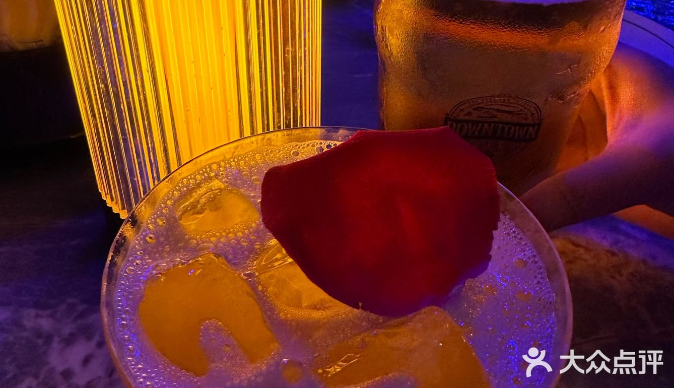 氛围很好的美式餐酒吧
