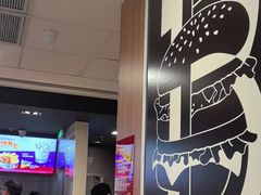 -麦当劳(上海虹桥站30B检票口楼上)