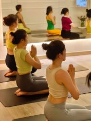 -闺蜜瑜伽·普拉提女性塑形馆