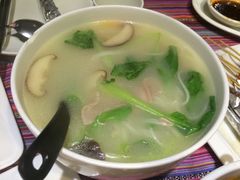 -香巴拉云南餐厅(华莱坞店)