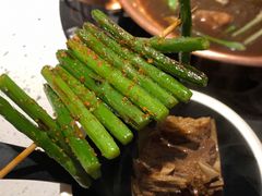 烤蒜苔-京韵胡同·酱香羊蝎子火锅涮肉(长寿路店)