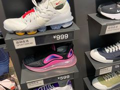 -NIKE上海青浦换季优惠店