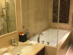 -深圳富苑皇冠假日套房酒店