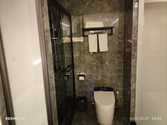 -欧辰国际酒店(重庆欢乐谷轻轨站店)