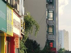 -柏乐口腔医院·舒适化无痛种植牙中心(东盟商务区院)