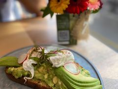 牛油果温泉蛋吐司-O'mills Sourdough Bakery&Bistro(永嘉路店)