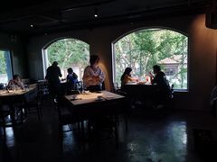 靠窗位-穹六人间 people 6(岳阳路店)