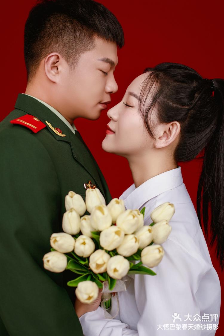 一组兵哥哥情侣照