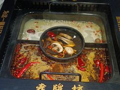 -老牌坊云南鱼豆花火锅(哈西万达店)