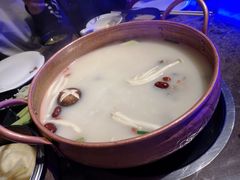 -三人行骨头王火锅(长寿店)