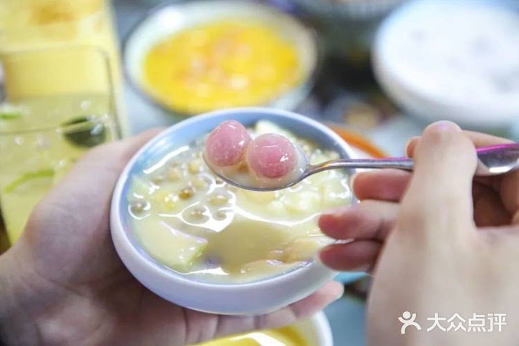 这家甜品自助也太爱了吧[调皮]饭量小的话别来[调皮]