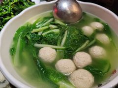小白菜豆腐丸子汤-蔼若春.传承三十年云南菜(金碧公园店)