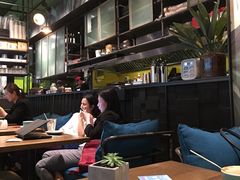 大堂-星巴克(港汇1号办公楼店)