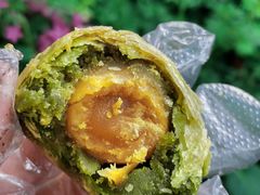 龙井绿茶蛋黄酥-知味观(湖滨总店)