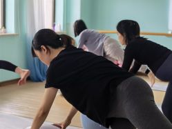 -爱尔乐美孕产瑜伽·普拉提