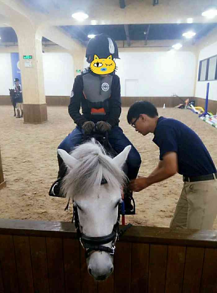 佳伯马术-"纯粹装逼学了下哈哈哈.不过真的感觉骑马还.