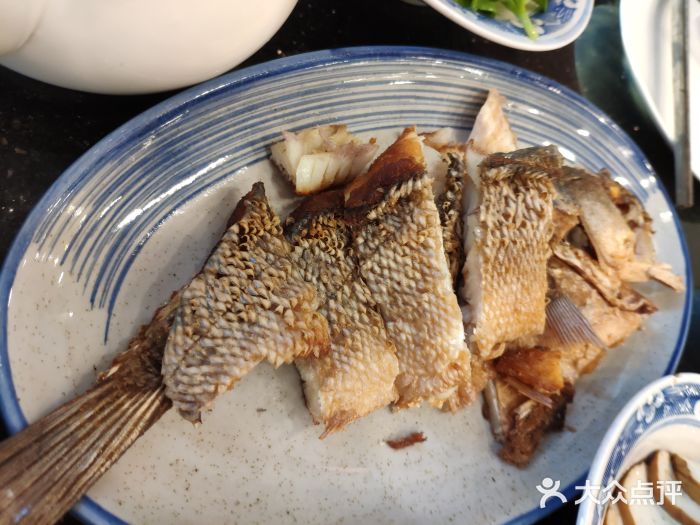 鲁菜根·泰山菜(普照店)蒜香鲈鱼图片