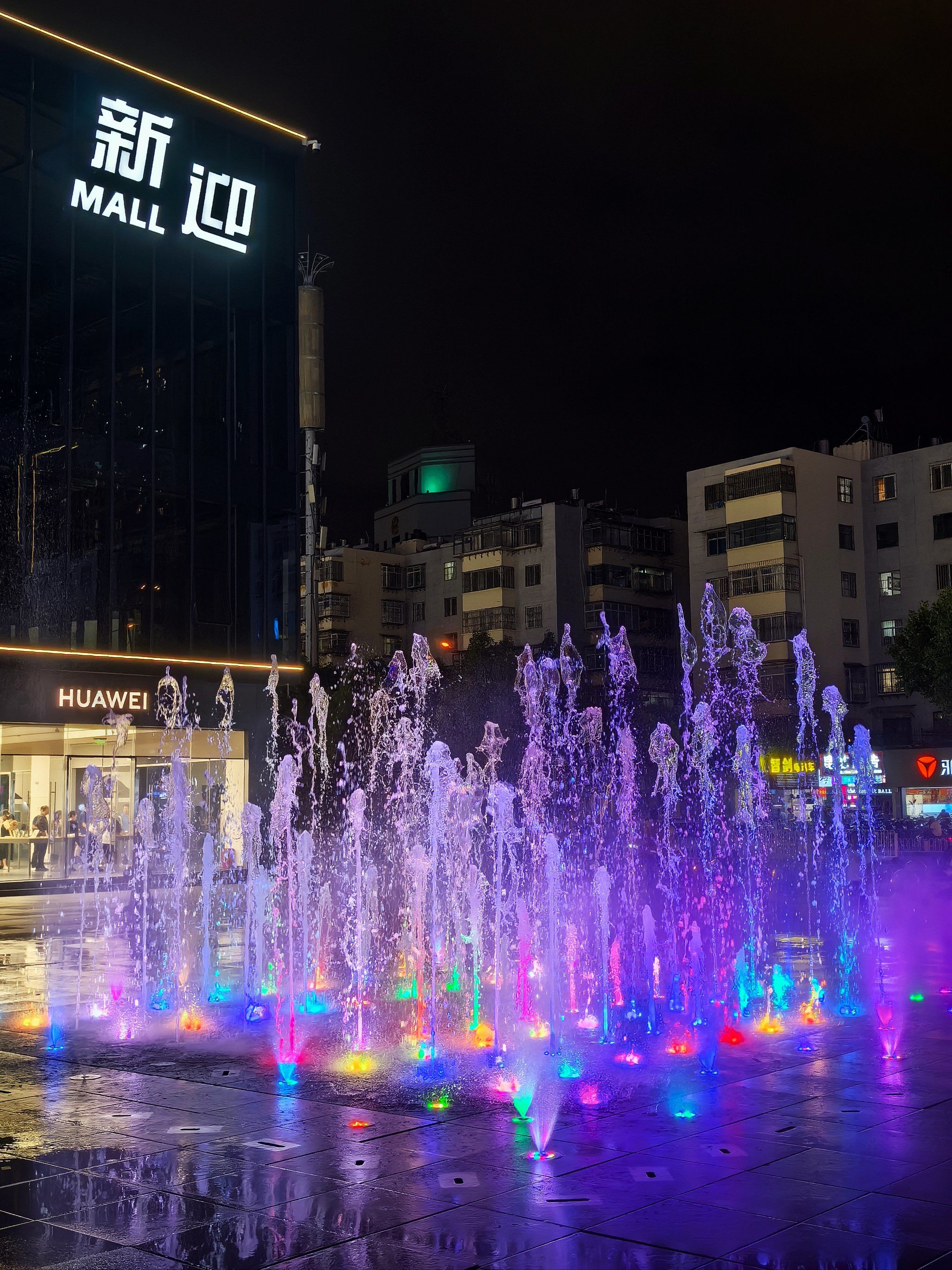夜风中?邂逅一场绚烂喷泉秀?