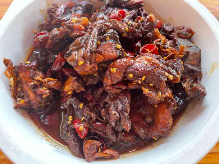 如意香辣鸡架(总店)-"中午跟哥们儿到西镇吃个便饭,被领到了这家.