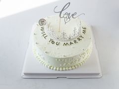 八寸皇冠鲜花灯光蛋糕-娴店烘焙·蛋糕工作室