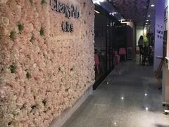 -樱花里音乐餐吧·牛扒椰子鸡(东圃店)