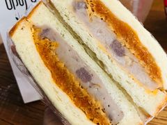 芋泥肉松三明治-啊噗吐呦现场烘焙(麦凯乐店)