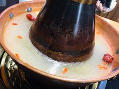 -果松木炭酸菜铜火锅·外婆参鸡汤