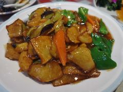 地三鲜-东北哈尔滨酱骨头馆房掌柜铁锅炖