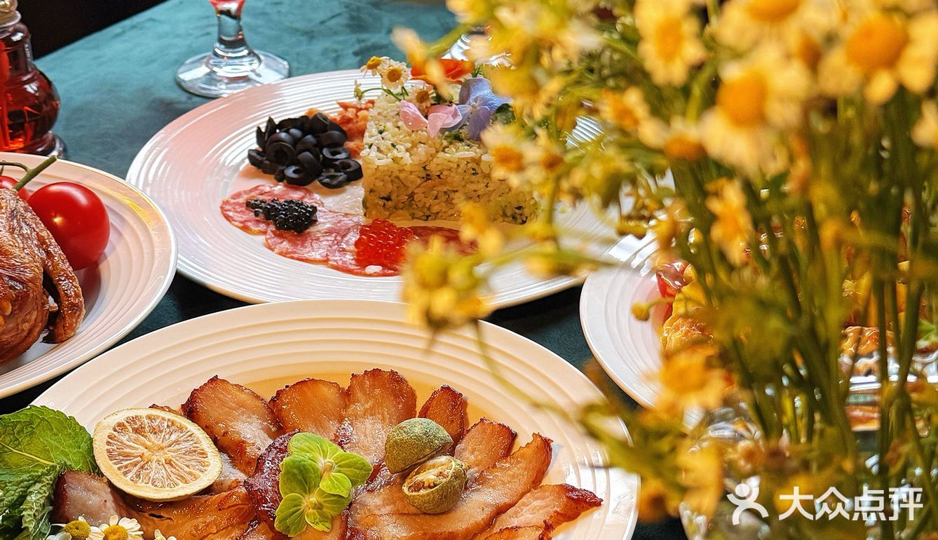 酥皮内嫩是我会喜欢的；沪爷炒饭颜值很高，饭有淡淡香味