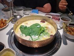 -洪氏嗨捞·广东猪肚鸡·椰子鸡火锅(西咸万象城店)