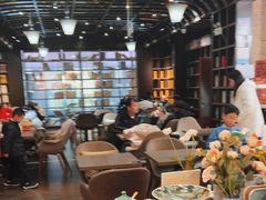 -钟书阁(松江泰晤士小镇店)