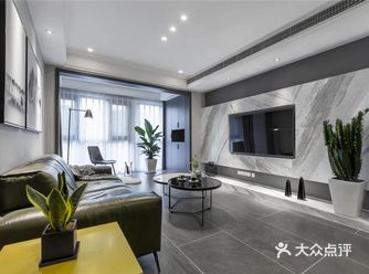 ▲客厅整体整体以哑光复古灰色的地砖，搭配浅灰色墙面空