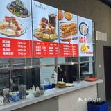 闻了就馋！青岛台东黑色臭豆腐，冬季新品清朝小馄饨！ 