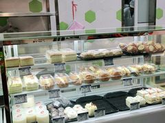 面包甜点陈列柜-白玉兰食品(中山公园龙之梦店)