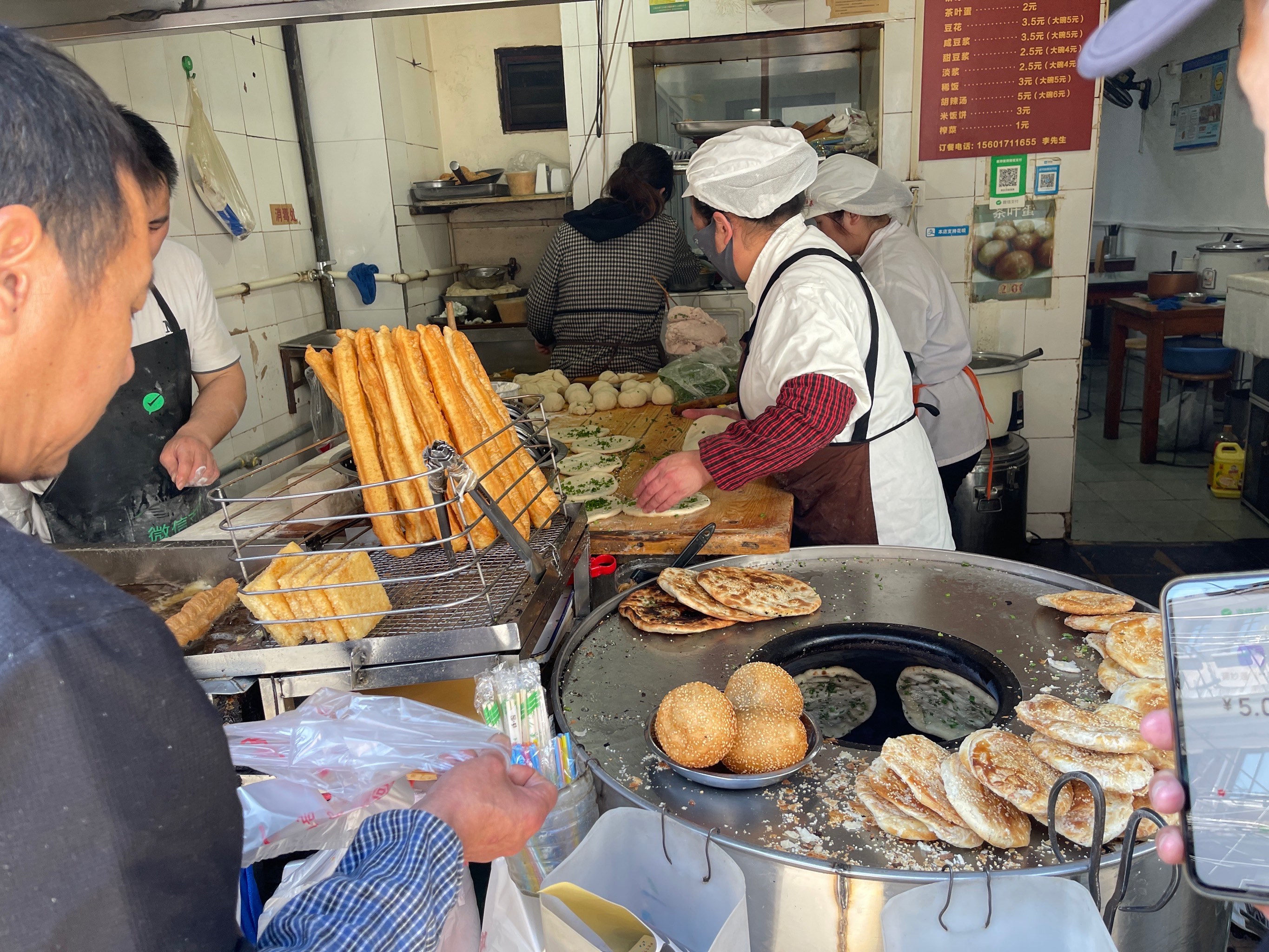 真正的上海老式米饭饼包油条!在这里!