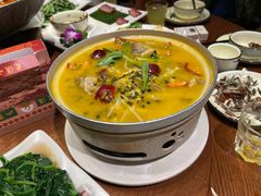 -老滇山寨•云南特色菜•地方菜•民族风情歌舞表演(金碧店)