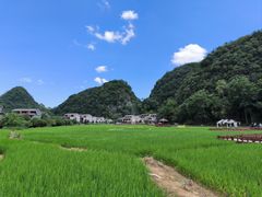-高荡千年布依古寨旅游景区