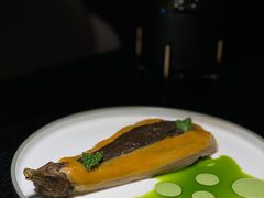 香烤茄子佐烧茄酱和草药酸奶酱-GANEA 厨房神话故事西餐厅